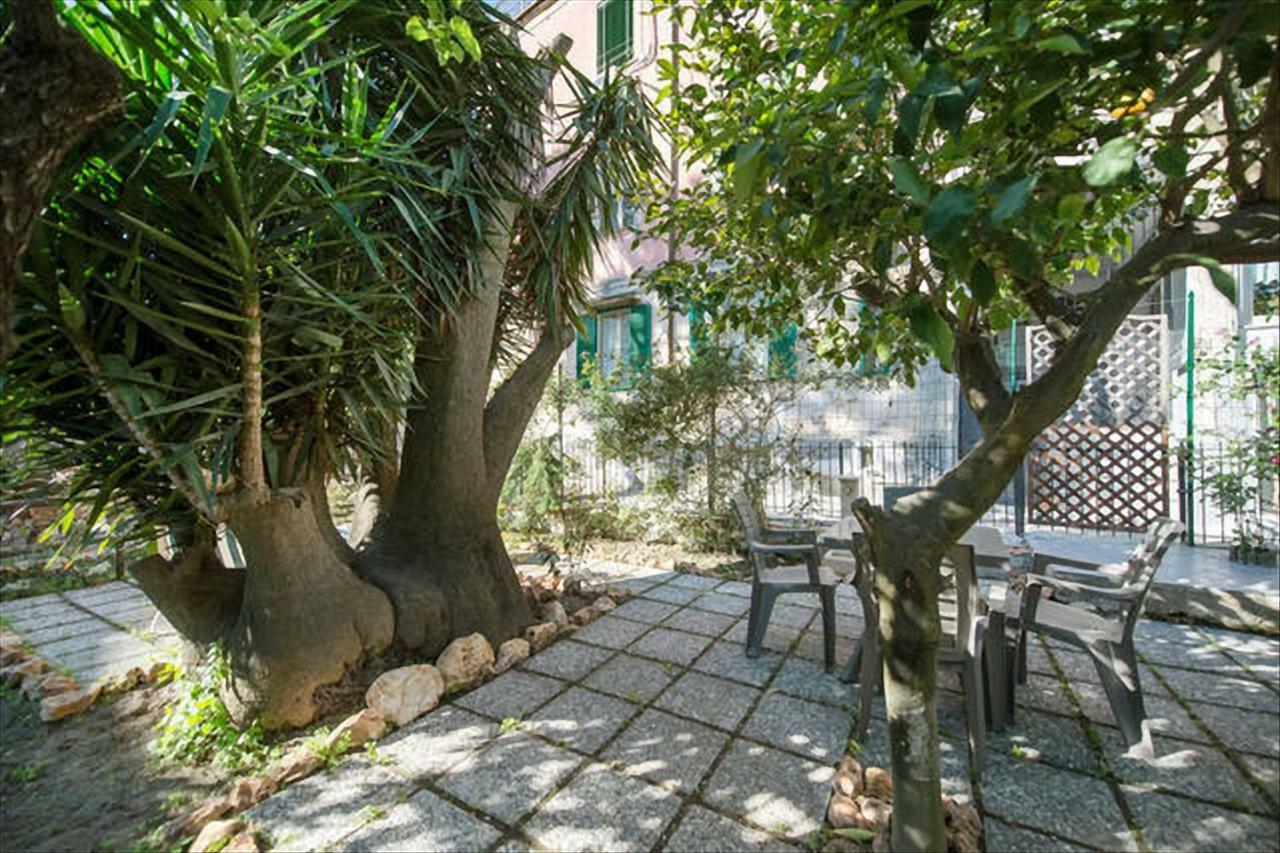 Garden House Apartments In Nápoly Kültér fotó